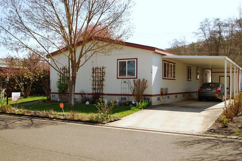 Manufactured Home For Sale at Butte Crest Park, Eagle Point, Oregon