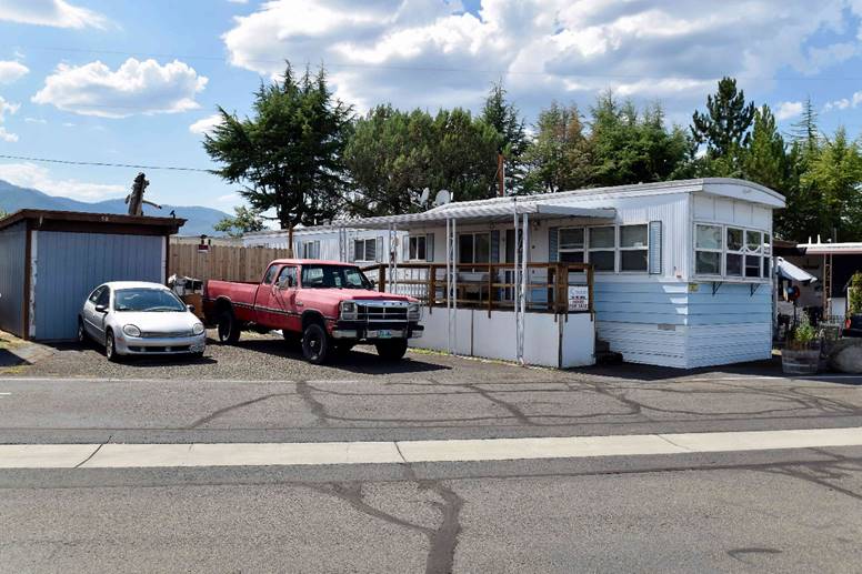 Mobile Home For Sale at Carefree Mobile Village, 5b Medford, Oregon
