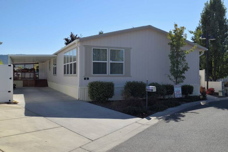 Manufactured For Sale at Cobblestone Mobile Village, Medford, Oregon