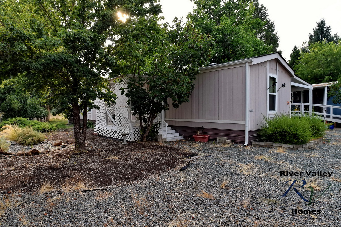 Manufactured Home For Sale at 8961 East Evans Creek Rd, Rogue River, Oregon