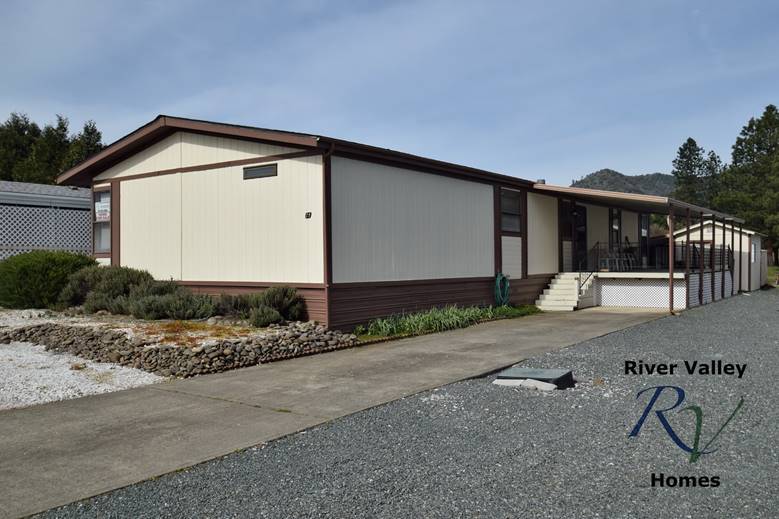 Manufactured Home For Sale at 2019 Rogue River Hwy, Rogue River, Oregon