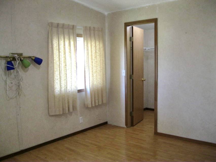 A picture containing wall, floor, indoor, building

Description automatically generated