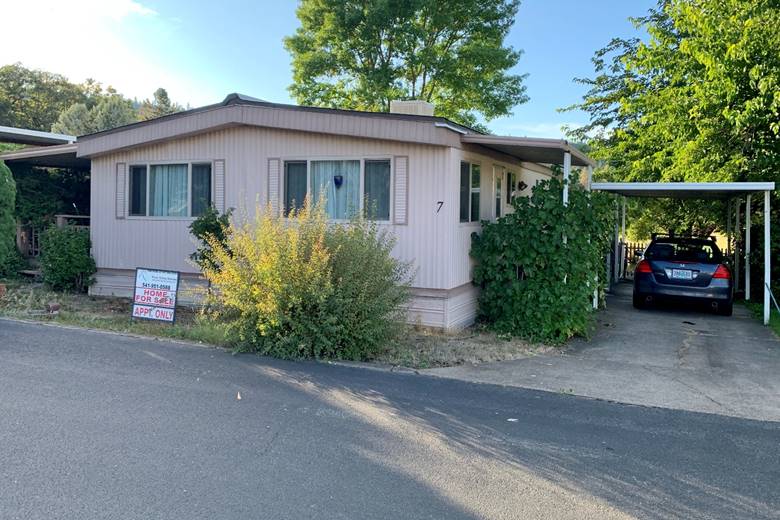 Double Wide Mobile Home For Sale at Madrone Hill, Central Point, Oregon