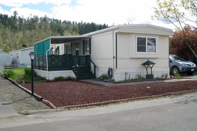 Manufactured Home For Sale at Pineview Mobile Home Estates in Sutherlin