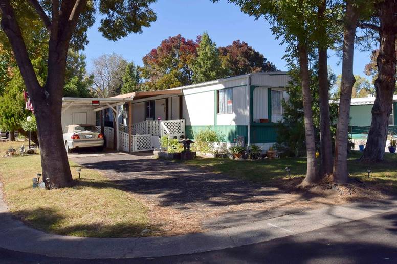 Mobile Home For Sale at Rogue Valleys Meadows, Medford, Oregon