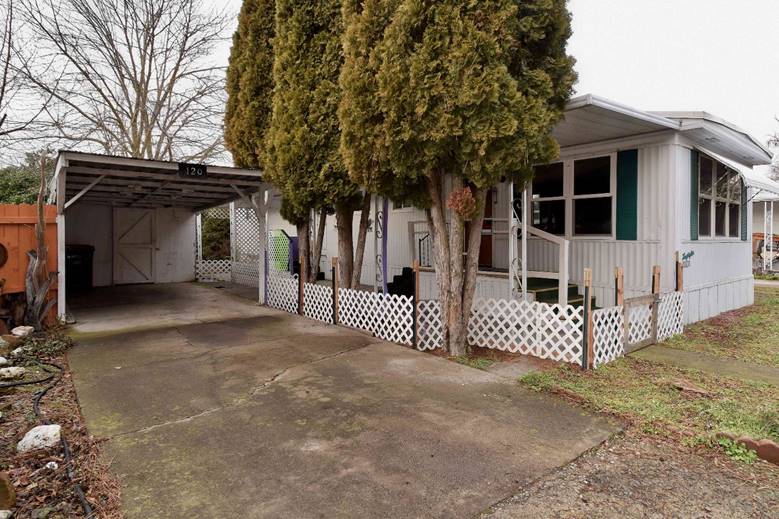 Mobile Home For Sale at Royal Oaks Mobile Manor, 4069 South Pacific Hwy, 120, Medford, Oregon