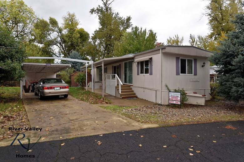 Mobile Home For Sale at Royal Oaks Mobile Manor, Medford, Oregon