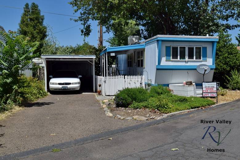 Manufactured Home For Sale at Royal Oaks Mobile Manor, Medford, Oregon