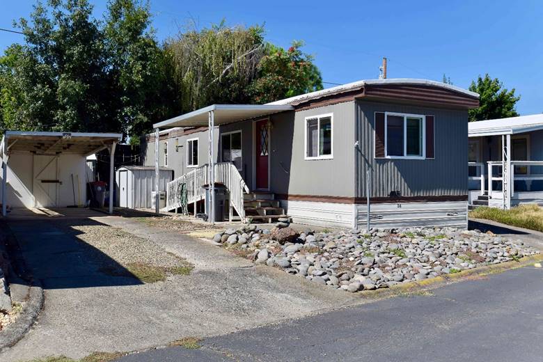 Mobile Home For Sale at Royal Oaks Mobile Manor, no 36, Medford, Oregon
