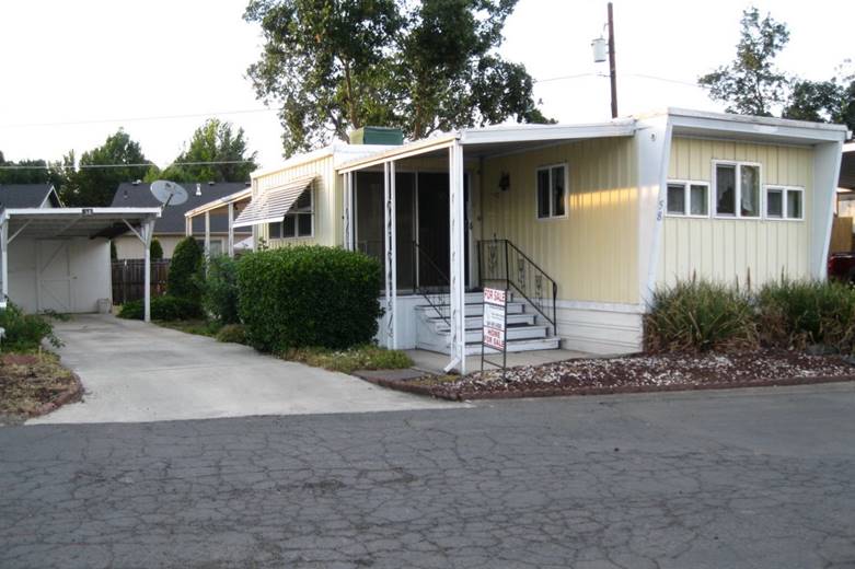 Manufactured Home For Sale at Royal Oaks Mobile Manor, Medford, Oregon