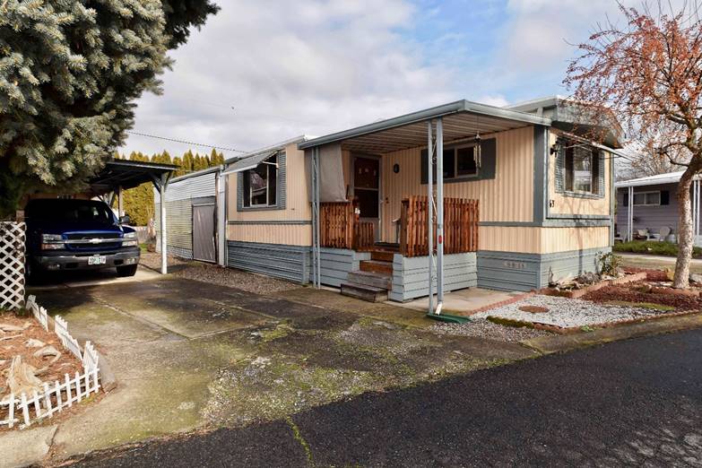 Mobile Home For Sale in Medford, Oregon at Royal Oaks Mobile Manor, 63