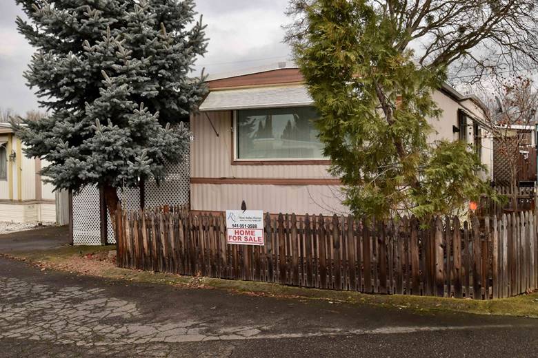 Mobile Home For Sale at Royal Oaks Mobile Manor, 4069 South Pacific Hwy