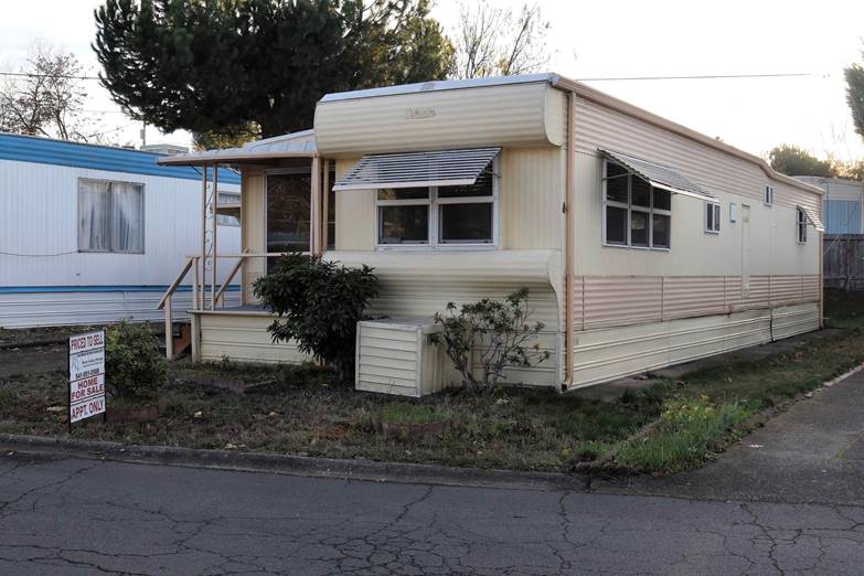 Home For Sale at Royal Oaks Mobile Manor, Medford, Oregon