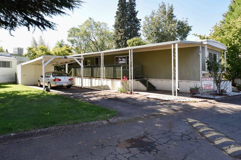 Mobile Home For Sale at Royal Oaks Mobile Manor no 89, Medford, Oregon