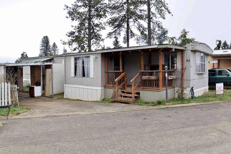 Manufactured Home For Sale at Allens Mobile Villa in Sutherlin Oregon