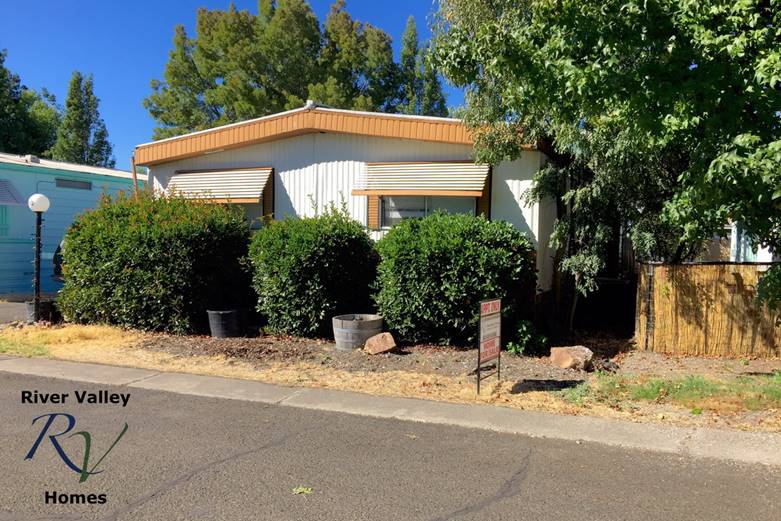 Manufactured Home For Sale at Table Rock Mobile Village, Medford, Oregon